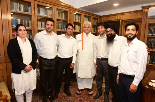 Delegation Of Kashmir Advocates Association Calls On LG Manoj Sinha